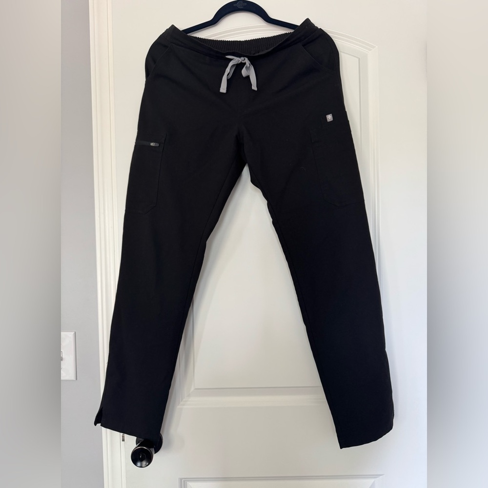 Figs Yola black scrub pants size small